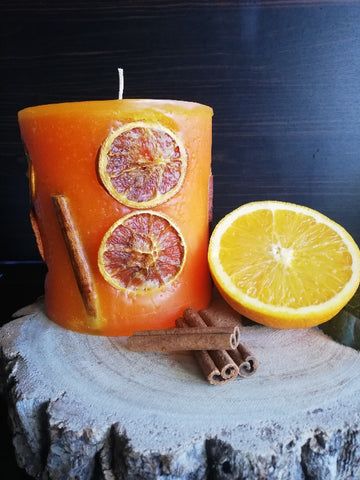 Bougie Naturelle parfumée Cannelle / orange avec pendentif lithothérapie
